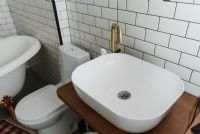 Céramique murale pour salle de bains: 6 conseils déco